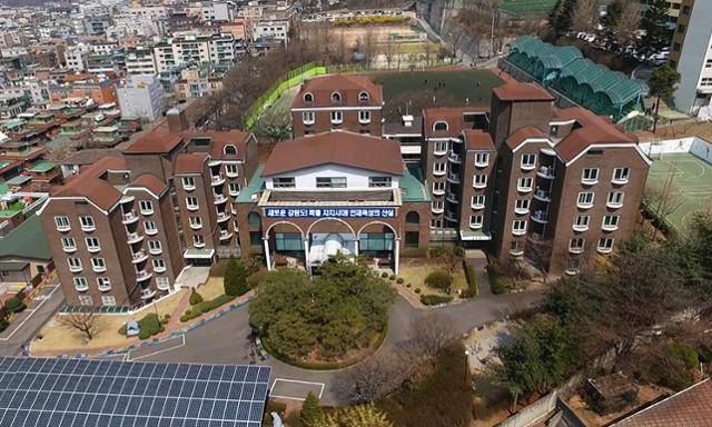 강원도가 1975년 서울 관악구 신림동에 지역 출신 대학생을 위해 전국 자치단체 가운데 최초로 지은 관악학사 전경. 268명을 수용할 수 있다. 출처 관악학사 홈페이지