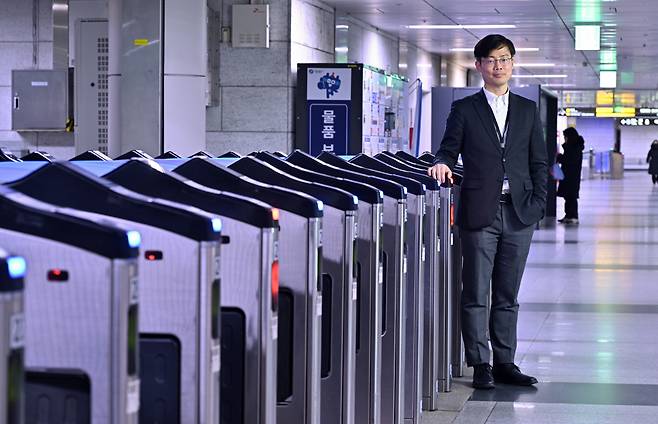 임국현 서울시 도시철도업무 총괄팀장이 23일 서울 중구 지하철 1호선 시청역에서 헤럴드경제와 인터뷰에 앞서 사진 촬영차 포즈를 취하고 있다. 임세준 기자