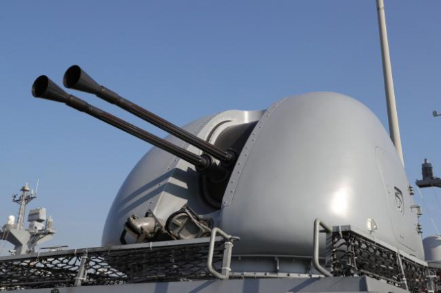 40mm 함포 40mm 함포탄을 발사해 수상함·항공기·유도탄을 공격한다. 사진 제공=국방일보