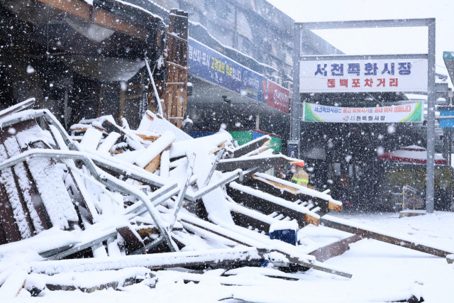 불이 난 서천특화시장 모습. 연합뉴스.