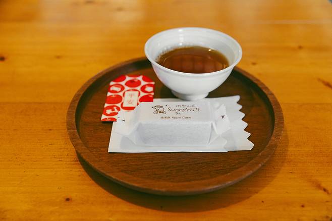 써니힐 매장에서는 펑리수와 홍차 시식이 무료다