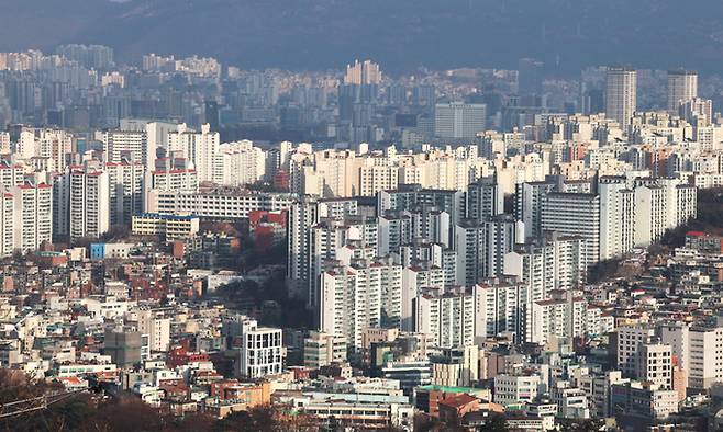 서울 중구 남산에서 바라본 서울 시내 아파트 밀집 지역의 모습. 연합뉴스