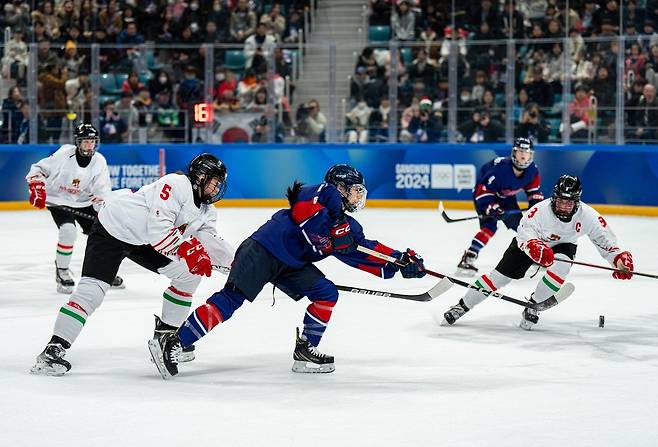 최강 헝가리에 맞서 값진 은메달 따낸 한국 여자 아이스하키 [올림픽인포메이션서비스·IOC 제공. 재판매 및 DB 금지]