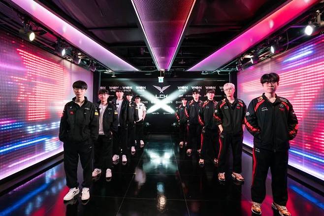 KT 롤스터와 T1. LCK