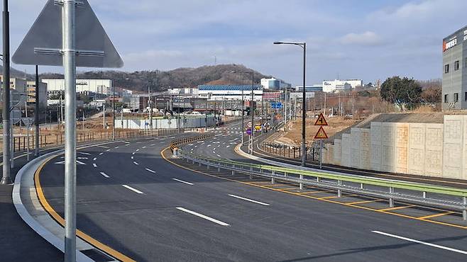 [아산=뉴시스] 충남 아산스마트밸리 일반산업단지 진입도로. (사진=아산시 제공) 2024.01.26. photo@newsis.com *재판매 및 DB 금지