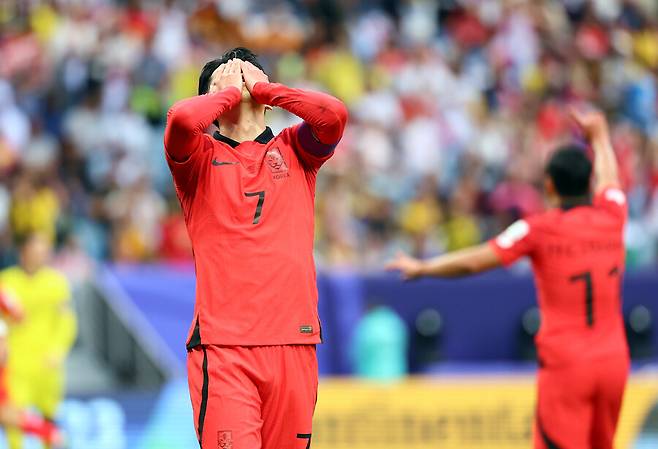 ▲ 축구 통계 전문매체 '옵타'는 26일(한국시간) 2023 아시아축구연맹(AFC) 카타르 아시안컵 16강 대진이 완성되고 생존 국가들을 대상으로 우승 확률을 재조정했다. 대회 전만 해도 강력한 우승후보라고 불렸던 대한민국은 이제 8강 진출도 확신하기 어려운 평가를 받기 시작했다. ⓒ연합뉴스