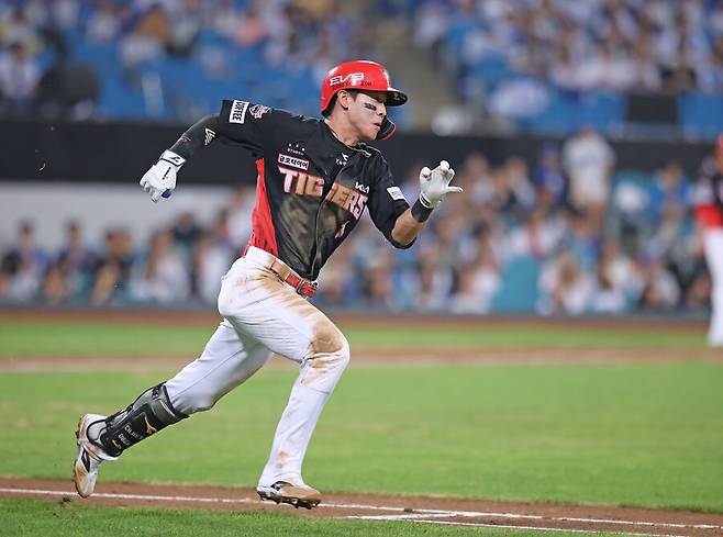 ▲ 경력 최고의 시즌을 보낸 박찬호는 3억 원대 연봉에 진입하며 가치를 인정받았다 ⓒKIA타이거즈