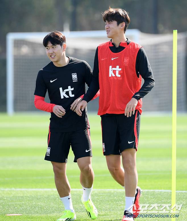 대한민국 축구대표팀이 12일(현지시간) 오전 카타르 도하 알 아글라  훈련장에서 훈련을 진행했다. 이강인, 김지수가 훈련을 소화하고 있다. 도하(카타르)=박재만 기자 pjm@sportschosun.com/2023.01.12/