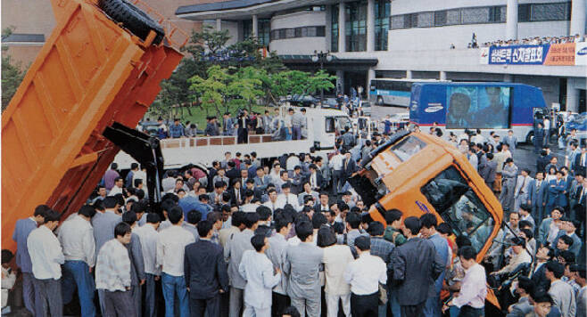 1993년 8월 삼성중공업에서 처음으로 만든 트럭 발표회. [삼성 60년사]