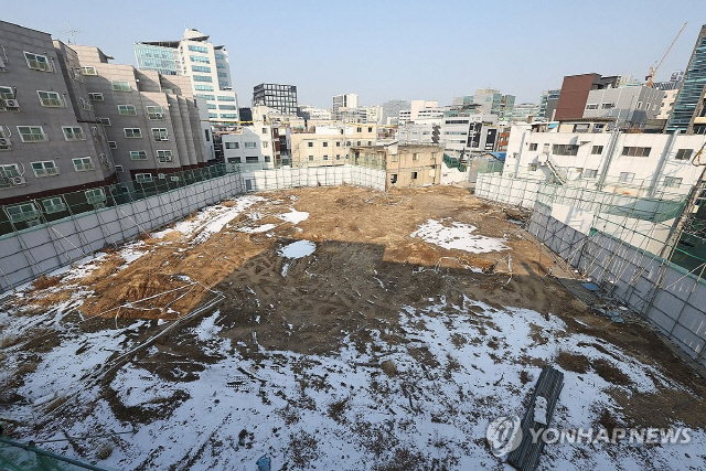 부동산 프로젝트파이낸싱(PF)으로 유동성 위기를 겪고 있는 태영건설이 워크아웃을 신청한 가운데 28일 서울 성동구에 위치한 태영건설의 성수동 개발사업 부지 모습. <연합뉴스>