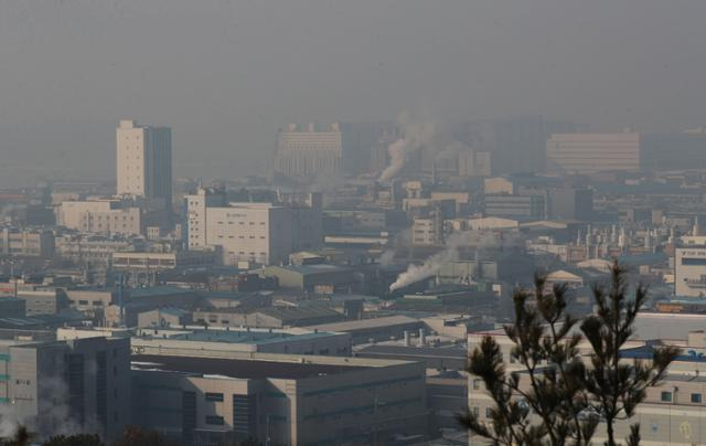 경기 안산시 단원구 안산스마트허브 전망대에서 바라본 반월특수국가산업단지. 뉴스1