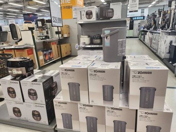 경기도 고양시 한 이마트 매장에 진열된 조지루시 가습기. 박해리 기자