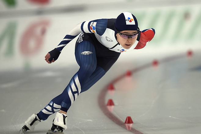 김민선이 29일 열린 스피드스케이팅 월드컵 5차 대회 여자 1000m에서 역주하고 있다. AP연합뉴스