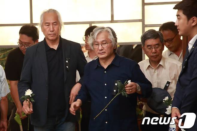 김민웅 전 경희대 미래문명원 교수(가운데) 2018.7.24/뉴스1 ⓒ News1 사진공동취재단