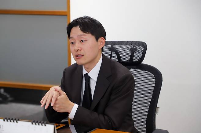 13일 서울 강남구 대륙아주 본사에서 최현준 변호사가 조선비즈와 인터뷰 하고 있다. / 대륙아주 제공