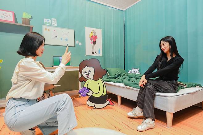 현대백화점 더현대 서울 지하 1층에서 진행된 100만 구독 인기 유튜브 캐릭터 '빵빵이' 1주년 기념 팝업스토어./현대백화점 제공