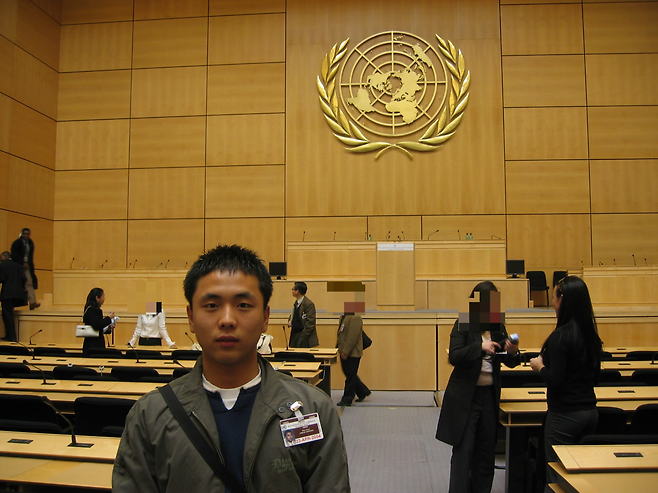 2004년 4월 북한 인권 실상을 증언하기 위해 스위스 유엔인권이사회를 찾은 강 씨.