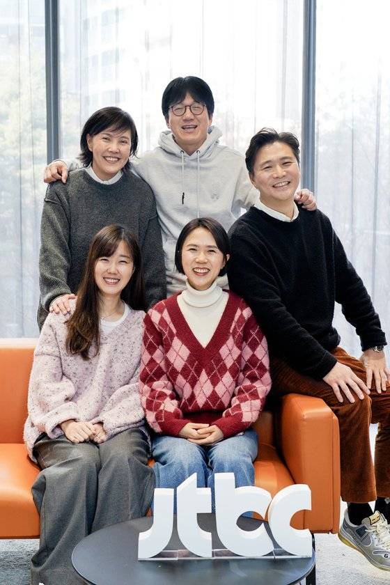 JTBC 임정아 예능제작본부장(왼쪽 위부터 시계방향으로) 민철기CP, 손창우CP, 황교진CP, 김은정CP. 사진 JTBC