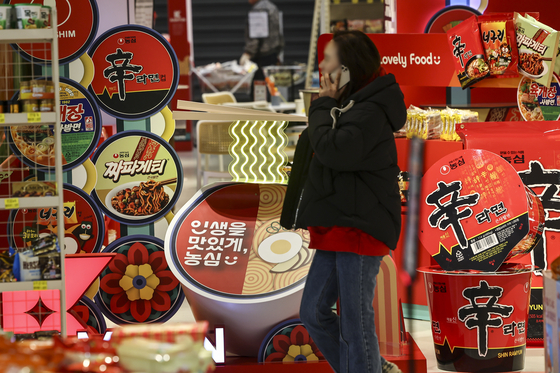 The pictured pop-up brand zone is a collaboration between food and beverage manufacturer Nongshim and fashion brand Lifework. The zone is located at Lifework Megastore's basement floor in Myeong-dong, central Seoul, and is set to open on Wednesday. Customers will be able to purchase Nongshim's products and cook and eat its ramyeon, or instant noodles, on the spot, according to Nongshim. [YONHAP]