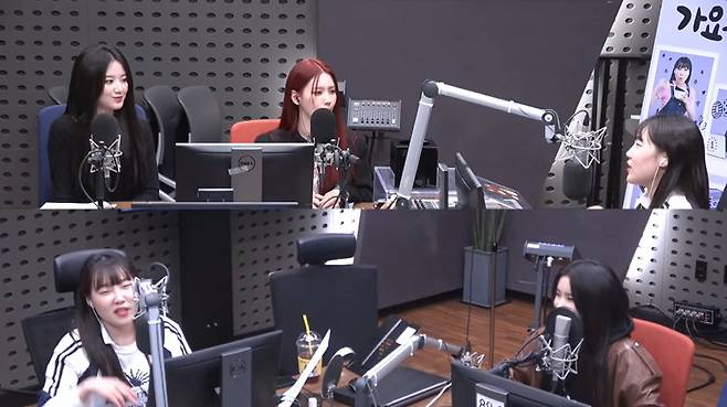 왼쪽부터 이은지 슈화 미연 소연 (사진=KBS 쿨FM ‘이은지의 가요광장’ 캡처)