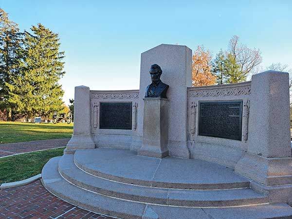 링컨 게티즈버그 연설 기념 흉상.