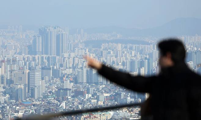 30일 서울 남산에서 바라본 아파트 단지 모습. 뉴스1