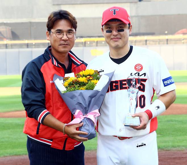 장정석 전 단장(왼쪽)과 박동원. /사진=KIA 타이거즈