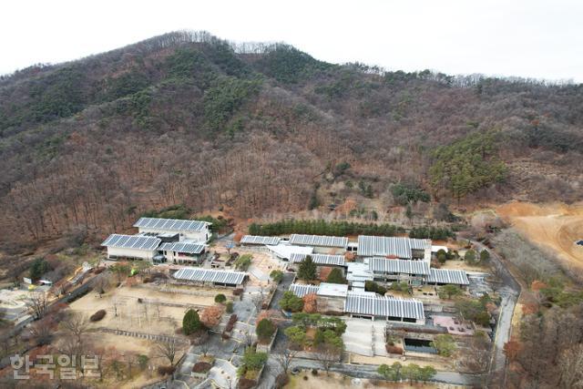 우암산 기슭의 국립청주박물관은 건축가 김수근이 설계했다.