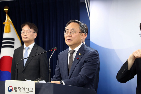 고기동 행정안전부 차관이 31일 오전 서울시 종로구 세종대로 정부서울청사 3층 브리핑실에서 '디지털행정서비스 국민신뢰 제고 대책' 발표를 하고 있다. [사진=행정안전부 ]