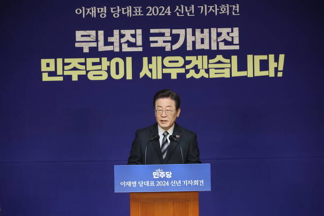 이재명  더불어민주당  31일 국회 사랑재에서 신년 기자간담회를 하고 있다. 연합뉴스