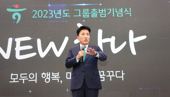 Hana Financial Group Chairman Ham Young-joo attends a corporate event in central Seoul on Dec. 2. [NEWS1]