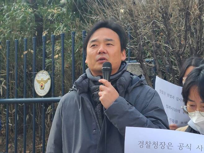 ▲윤창현 언론노조 위원장이 '경찰청과 서울교통공사 규탄 긴급기자회견'에서 발언하고 있다. 사진=김예리 기자