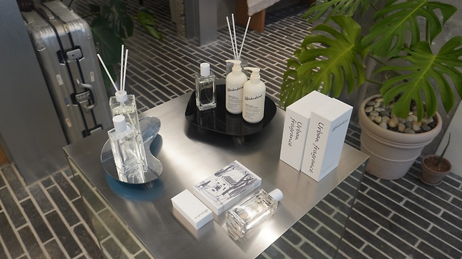 위켄더스 제품과 구상희 작가 그림 / 사진=유준 여행+ 기자