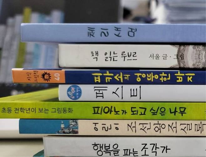 [춘천=뉴시스] 31일 춘천시는 오는 2월부터  시립공공도서관 8개소의 책 중 읽고 싶은 도서를 신청하면 근처의 가까운 도서관에서 빌려보고 반납할 수 있는 상호대차 서비스를 공식 운영한다고 밝혔다. syi23@newsis.com *재판매 및 DB 금지