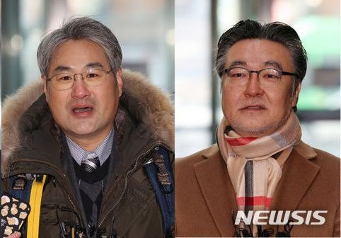 [서울=뉴시스] 고승민 기자 = 스테이지엑스, 마이모바일 입찰대리인들이 25일 서울 송파구 아이티벤처타워에서 열린 5G 28㎓ 대역 주파수 경매에 참가하기 전 취재진 질문에 답하고 있다. 왼쪽부터 한윤제 스테이지엑스 입찰대리인, 윤호상 마이모바일 입찰대리인. 2024.01.25. kkssmm99@newsis.com