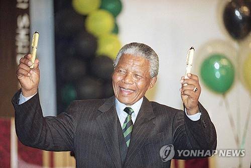 남아공의 '국부'로 불리는 넬슨 만델라 전 대통령 [AP 연합뉴스 자료사진. 재판매 및 DB 금지]