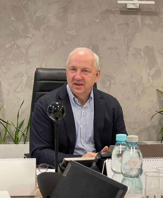 지난 24일 야로스와브 K. 주락(Jarosław K. Jurak) 단우드 최고경영자(CEO)가 단우드 사업에 대해 설명하고 있다. /오은선기자