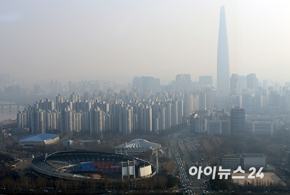 서울 강남구 삼성동 파르나스 타워에서 바라본 잠실 아파트 전경. [사진=아이뉴스24DB]