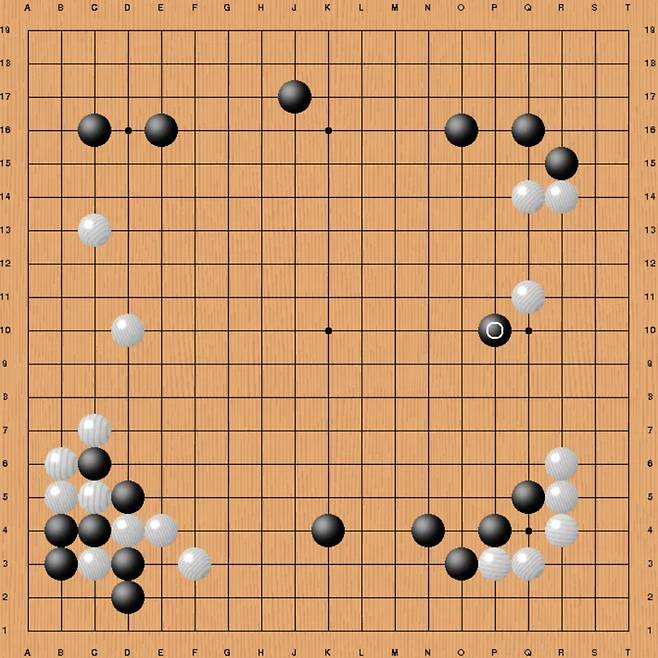 이세돌과의 두 번째 대국에서 인공지능 시스템인 알파고가 둔 37수(흰 동그라미) [헤럴드DB]