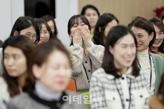 지난달 15일부터 2주 동안 진행한 신년 업무보고에 참석한 공직자들이 이동환 시장의 답변에 환하게 웃고 있다.(사진=고양특례시 제공)