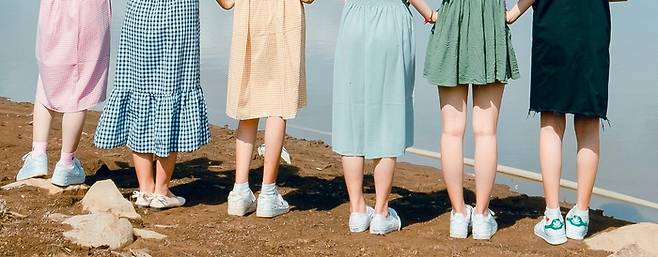 “한 번 산 옷은 오래 입자”는 친환경 개념이 자리 잡으면서 패션 아이템 활용 기간도 길어지고 있다. 하이힐 유행은 다시 돌아올까? 픽셀 이미지