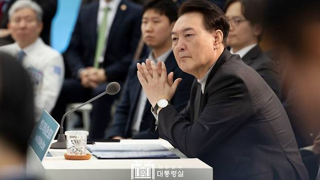 ▲2월1일 윤석열 대통령이 분당서울대학교병원에서 진행한 국민과 함께하는 민생토론회 행사에 참석한 모습. 사진=대통령실