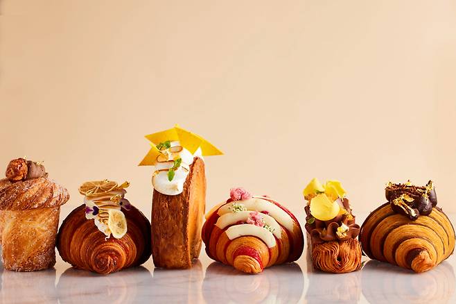 소피텔 앰배서더 서울이 오뜨 크루아상트리 행사에서 새롭게 선보인 크루아상 7종 / 사진=소피텔 앰배서더 서울