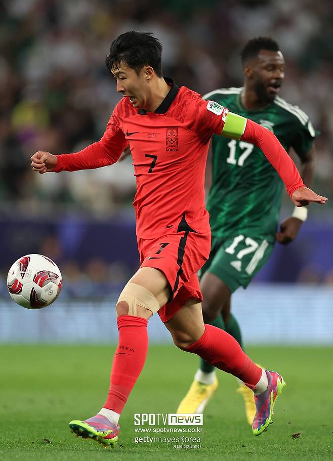 한국은 사우디아라비아와 연장전을 포함한 120분 경기와 승부차기를 거쳐 8강에 올랐다.