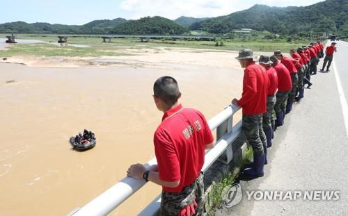 실종 해병대 장병수색 [연합뉴스 자료사진]