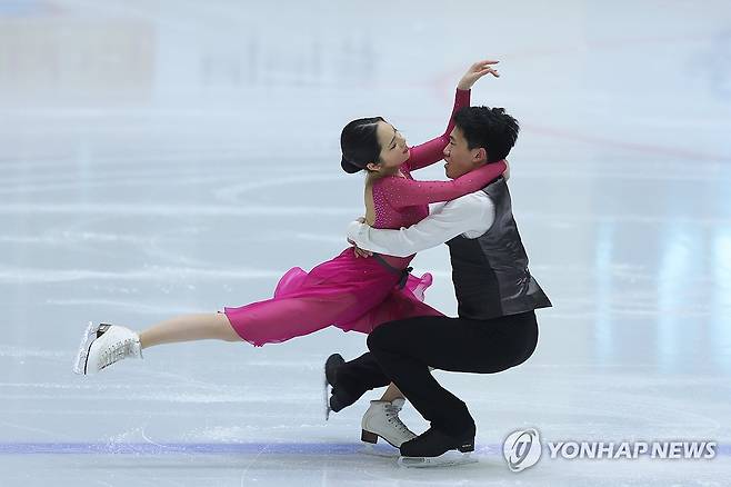 연기 펼치는 임해나-취안예 [연합뉴스 자료사진]