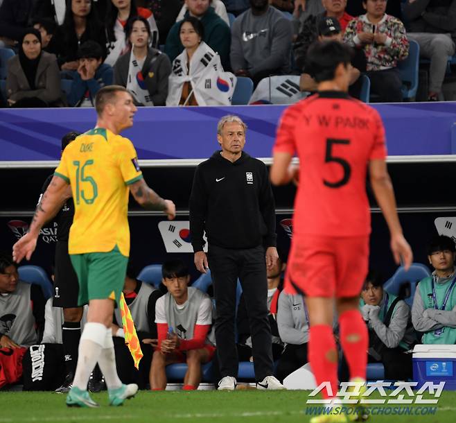 2일(현지시간) 카타르 알와크라 알자누브 스타디움에서 열린 2023 아시아축구연맹(AFC) 카타르 아시안컵 8강전 대한민국과 호주의 경기. 클린스만 감독이 경기를 지켜보고 있다. 알와크라(카타르)=박재만 기자pjm@sportschosun.com/2023.02.02/