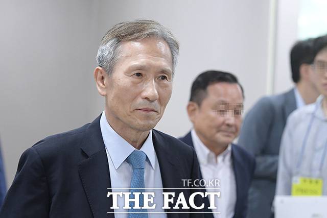 윤석열 정부가 '댓글공작' 혐의로 징역형을 선고받은 김관진 전 국방부 장관의 특별 사면을 검토하고 있다는 소식에 더불어민주당이 거세게 비판했다. /장윤석 인턴기자