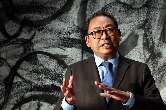 미얀마 국민통합정부(NUG)의 아웅 묘 민 인권장관이 1월 31일 오후 서울 마포구 공덕동 한겨레신문사에서 인터뷰를 하고 있다. 이정용 선임기자 lee312@hani.co.kr