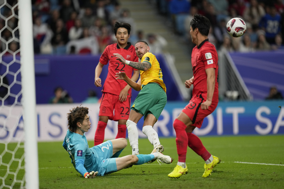 Korea goalkeeper Jo Hyeon-woo, left, saves a shot by Australia's Martin Boyle, center.  [AP/YONHAP]